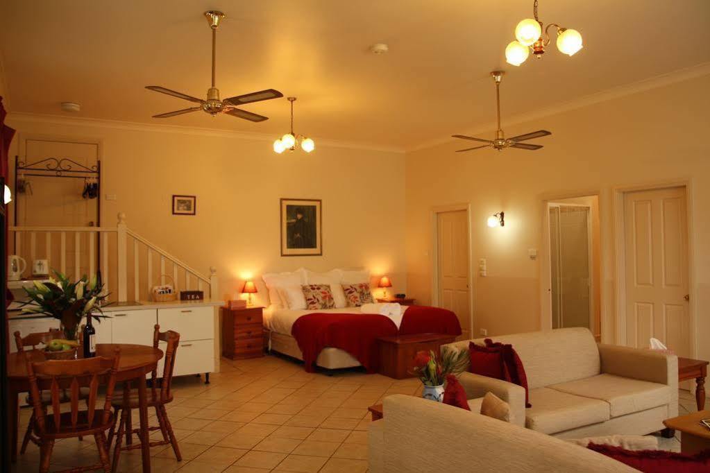 Mccaffrey'S Estate Hotel Поколбин Екстериор снимка